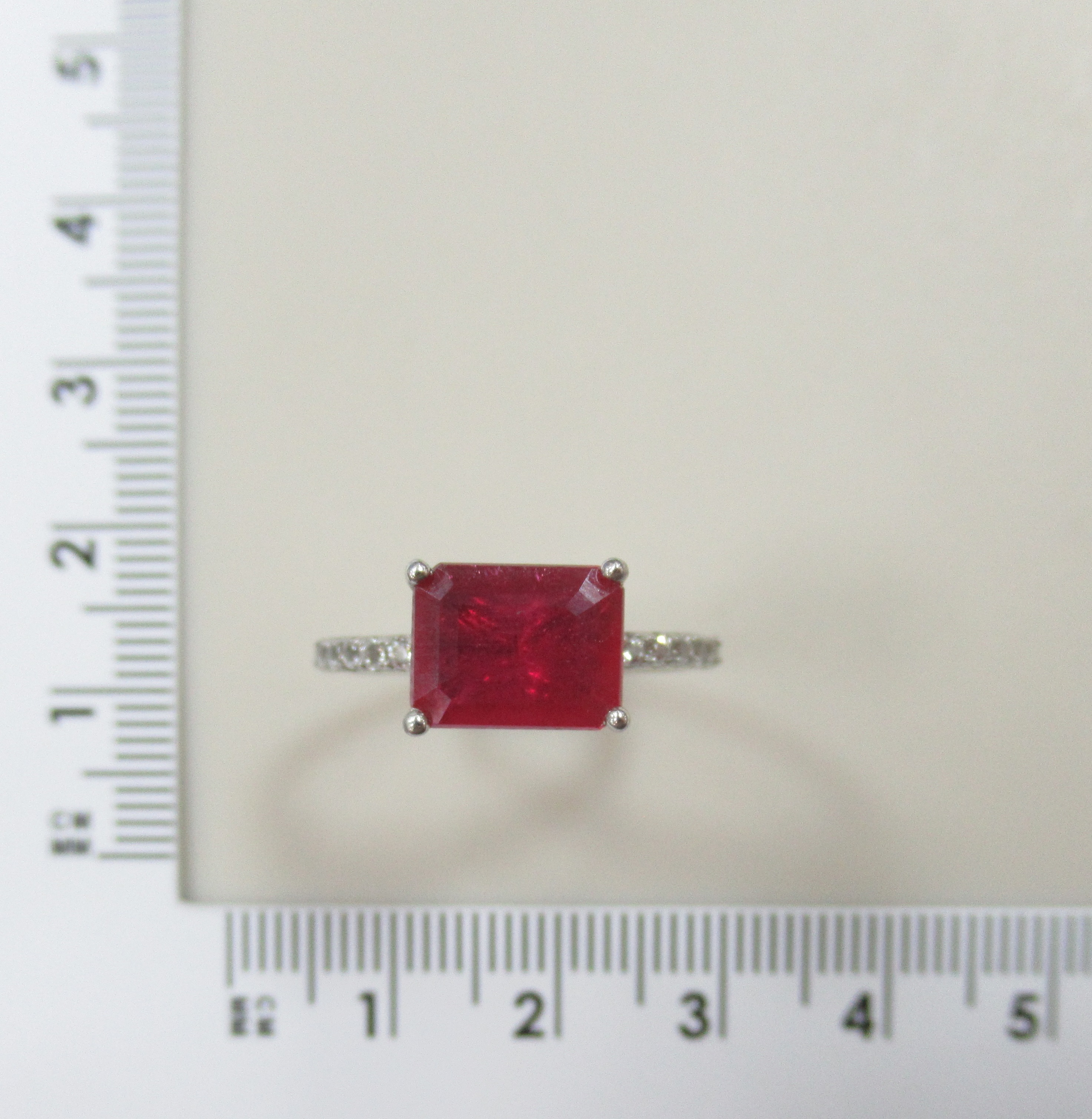 Серебряное кольцо с рубином